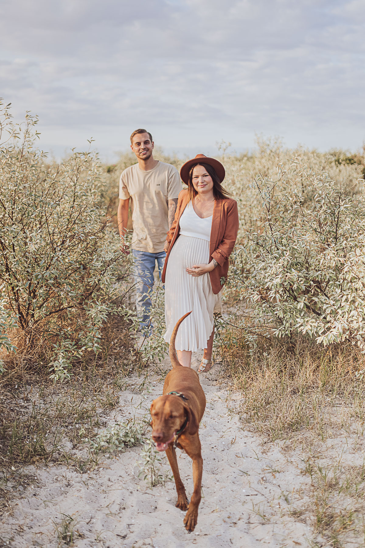 Babybauch-Fotoshooting-mit-Hund-Ostsee-Rostock-Hundefotograf-MV-4 Fotograf Babybauch Shooting mit Hund an der Ostsee Markgrafenheide