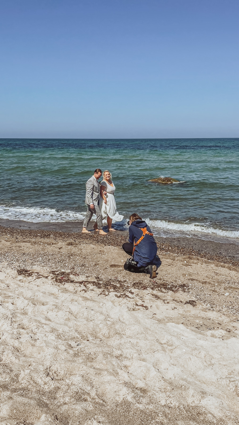 Hochzeitsfotograf bei der Arbeit an der Ostsee