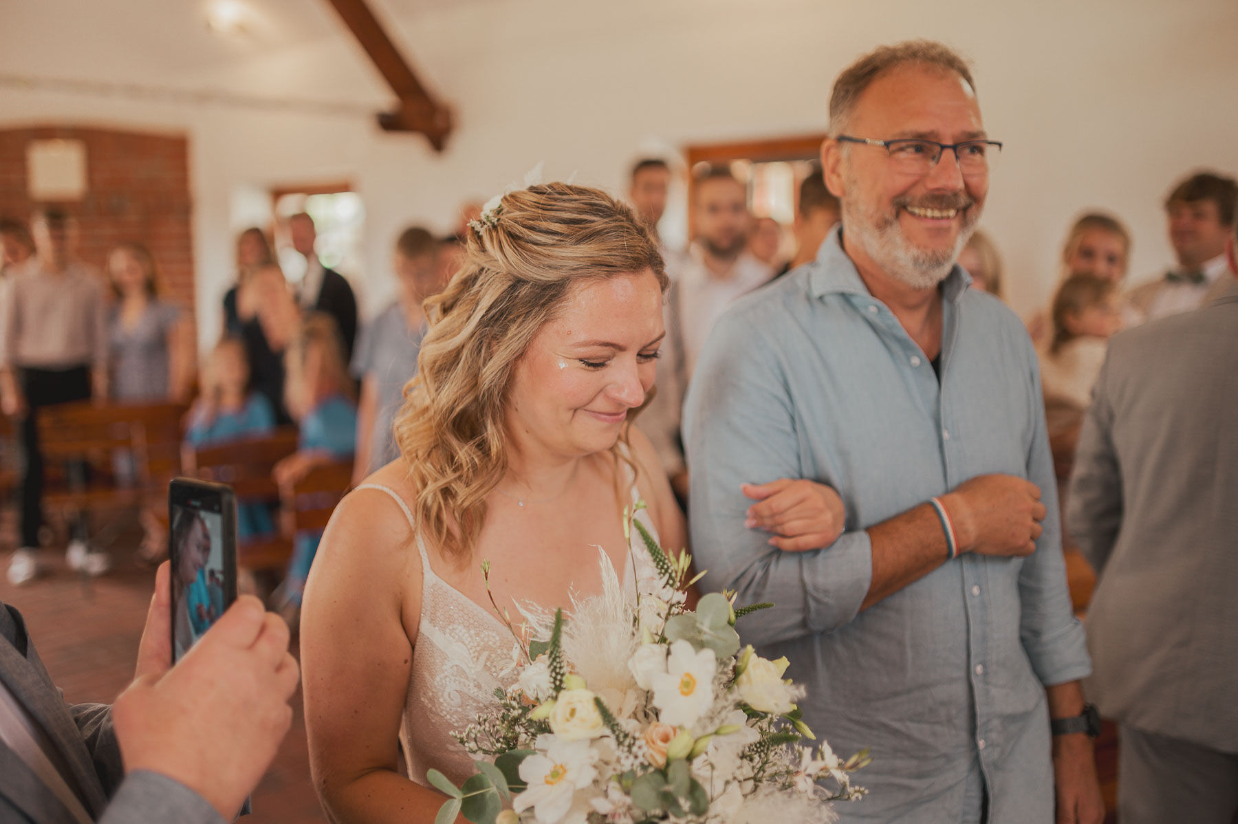 Emotionen eingefangen durch Hochzeitsfotograf auf dem Golchener Hof