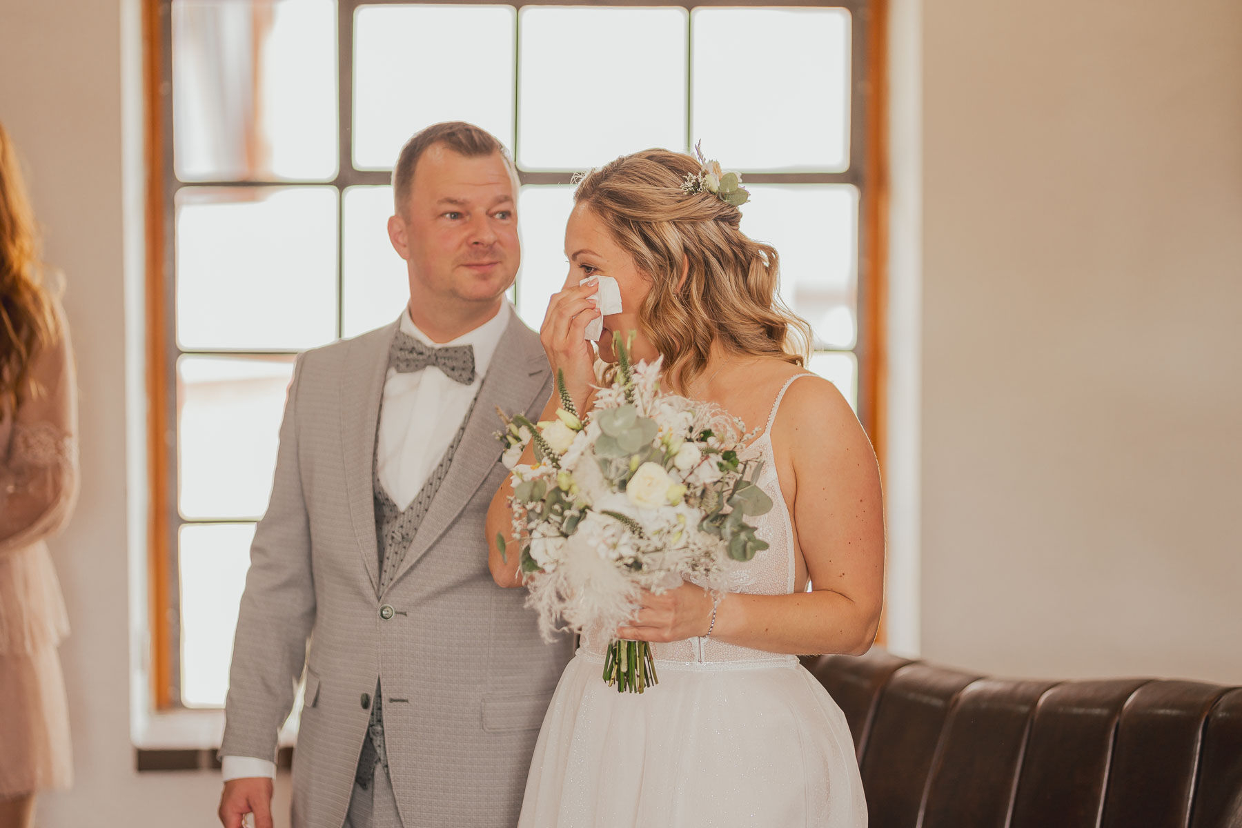 Emotionen eingefangen durch Hochzeitsfotograf auf dem Golchener Hof