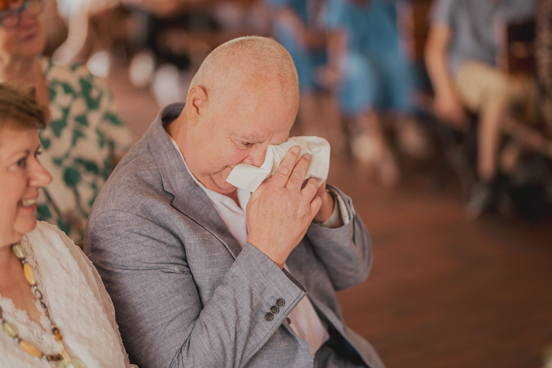 Emotionen eingefangen durch Hochzeitsfotograf auf dem Golchener Hof