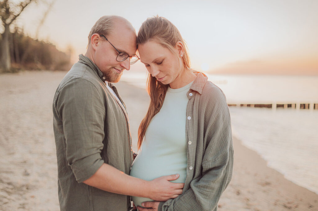 schwangerschaftsshooting am Strand der Ostsee