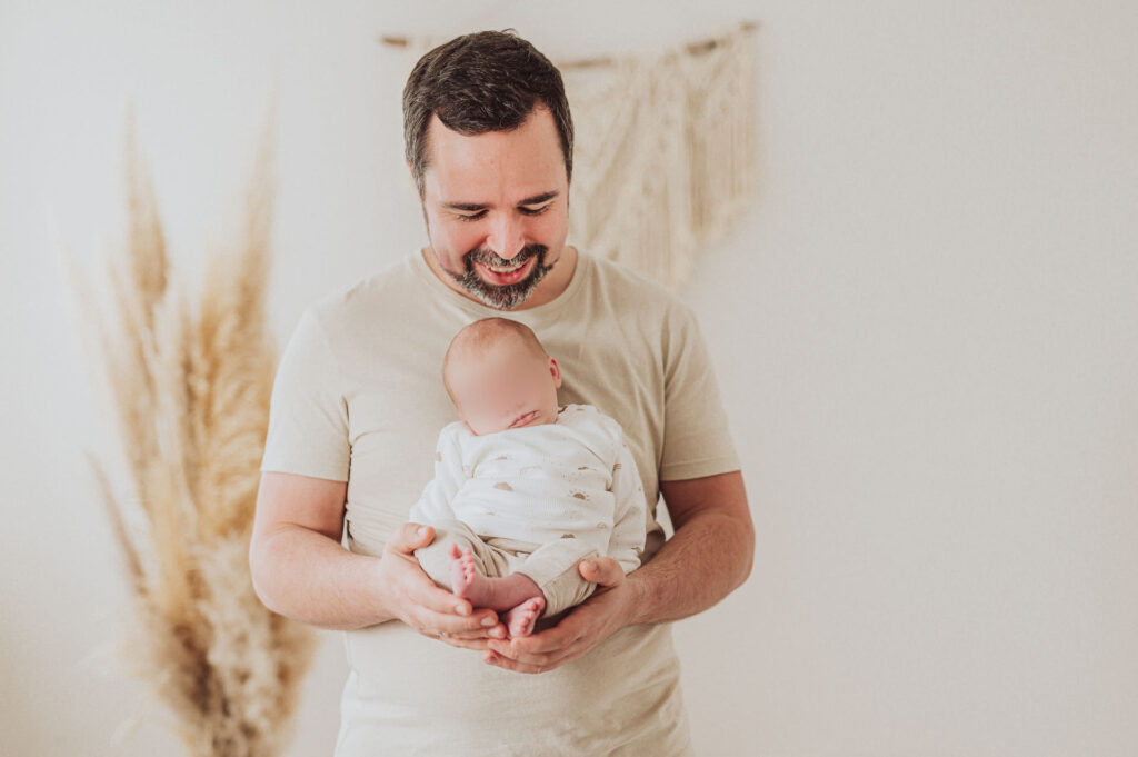 modernes fotoshooting für neugeborene